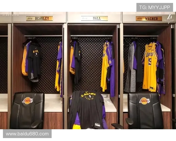 里夫斯赞詹姆斯无私精神激励更衣室